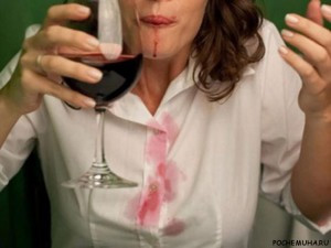 Как отстирать пятно от красного вина с одежды или скатерти