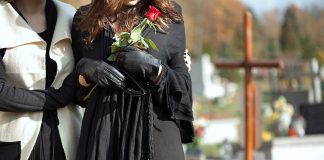 Почему беременным нельзя на похороны?