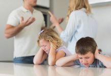 Ссоры при ребёнке, почему важно отказаться? Как себя вести, если ребёнок услышал крик?
