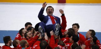Почему многие хоккейные и футбольные клубы привлекают тренеров из-за рубежа, когда в России много своих талантов?