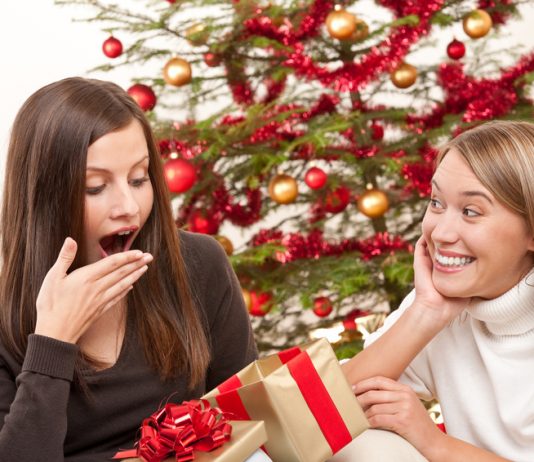 Что подарить на новый год сестре?
