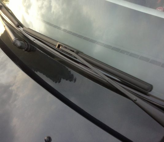 Сколько осталось жить автомобильным стеклоочистителям?