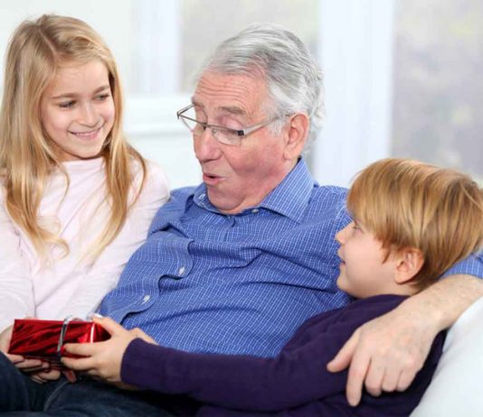 Как выбрать оригинальный подарок своему любимому дедушке