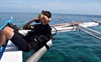 Почему с аквалангом ныряют спиной вперед?