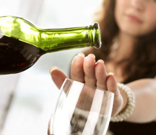 Почему нельзя принимать алкоголь?