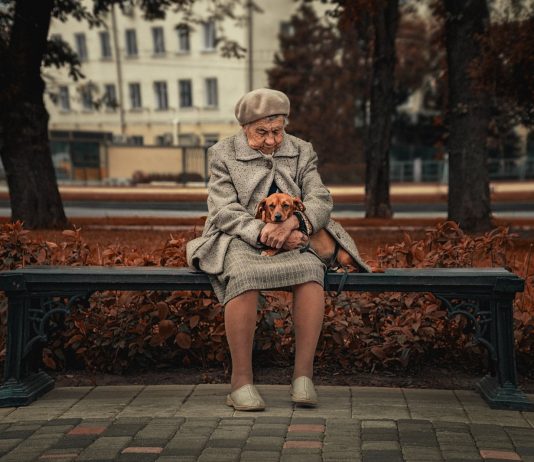 Почему женщины живут дольше мужчин?