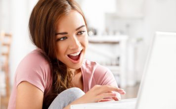 Почему женщины ищут контакты с мужчиной в интернете?